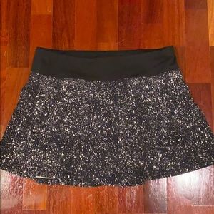 Lululemon Black w/Grey Design Pleated Skirt:Size 8